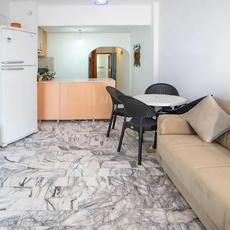 Cozy Flat With Balcony 1 Min To Beach In *