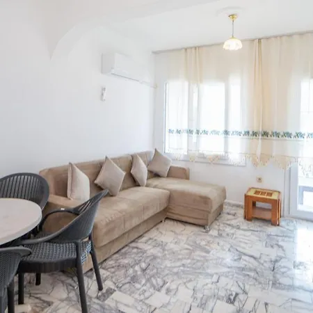 Cozy Flat With Balcony 1 Min To Beach In