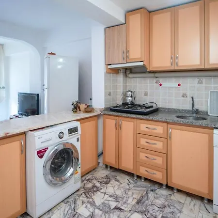 Cozy Flat With Balcony 1 Min To Beach In Lejlighed