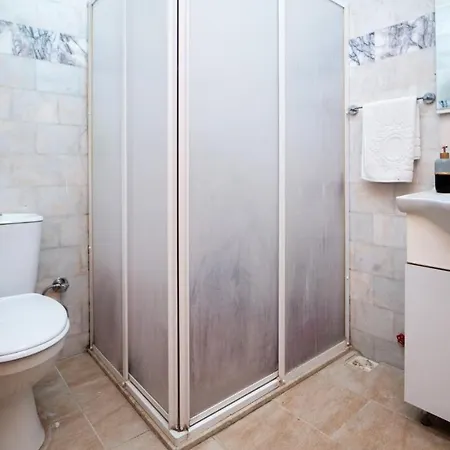 Cozy Flat With Balcony 1 Min To Beach In Lejlighed *