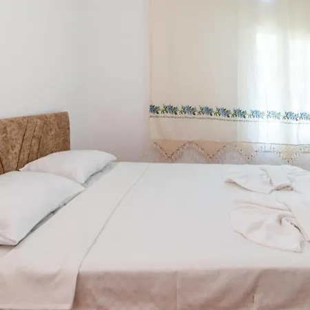 Apartment Cozy Flat With Balcony 1 Min To Beach In *